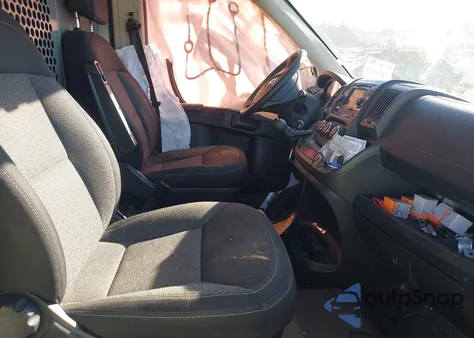 2014 Ram Promaster 1500 z USA, uszkodzony, nr VIN 3C6TRVBG7EE129059